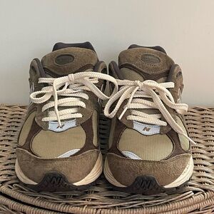 New Balance 2002R “Olive” M2002RHN Size 10.5